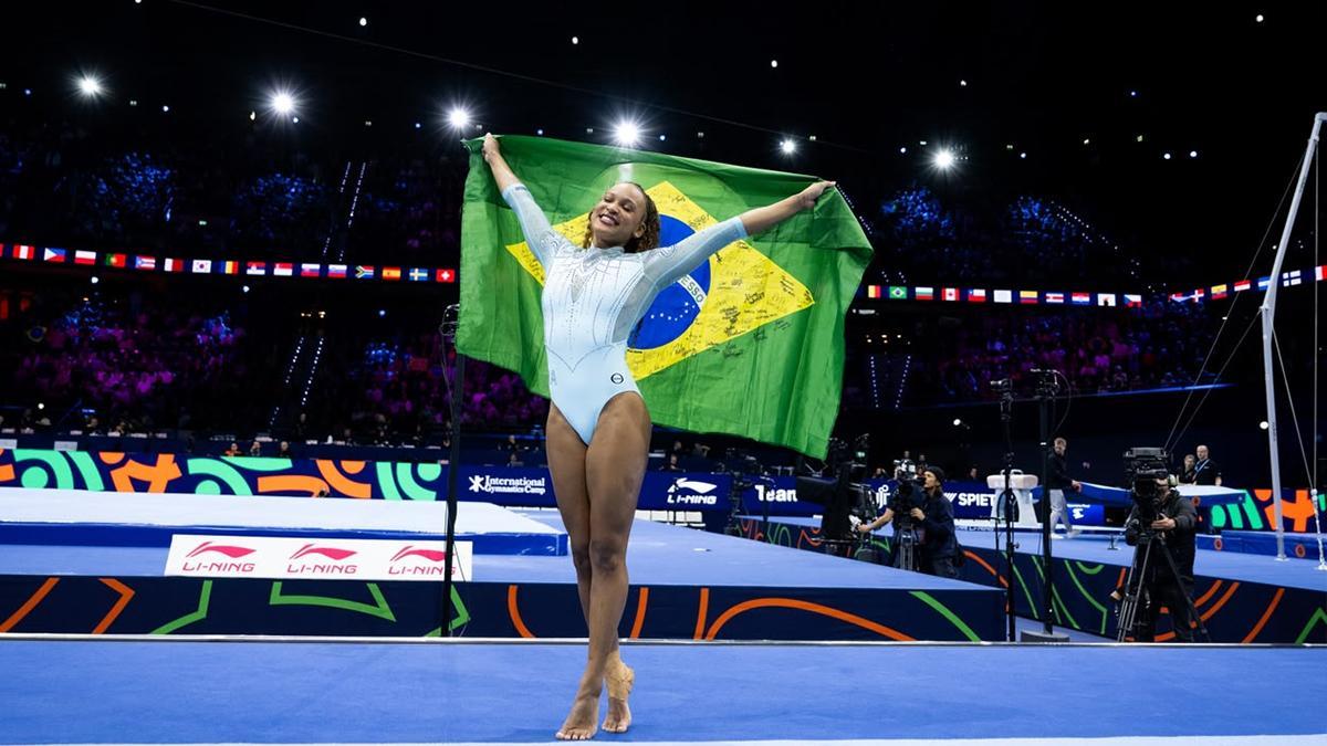 Rebeca Andrade conquista ouro no salto e alcança marca histórica em Mundiais
