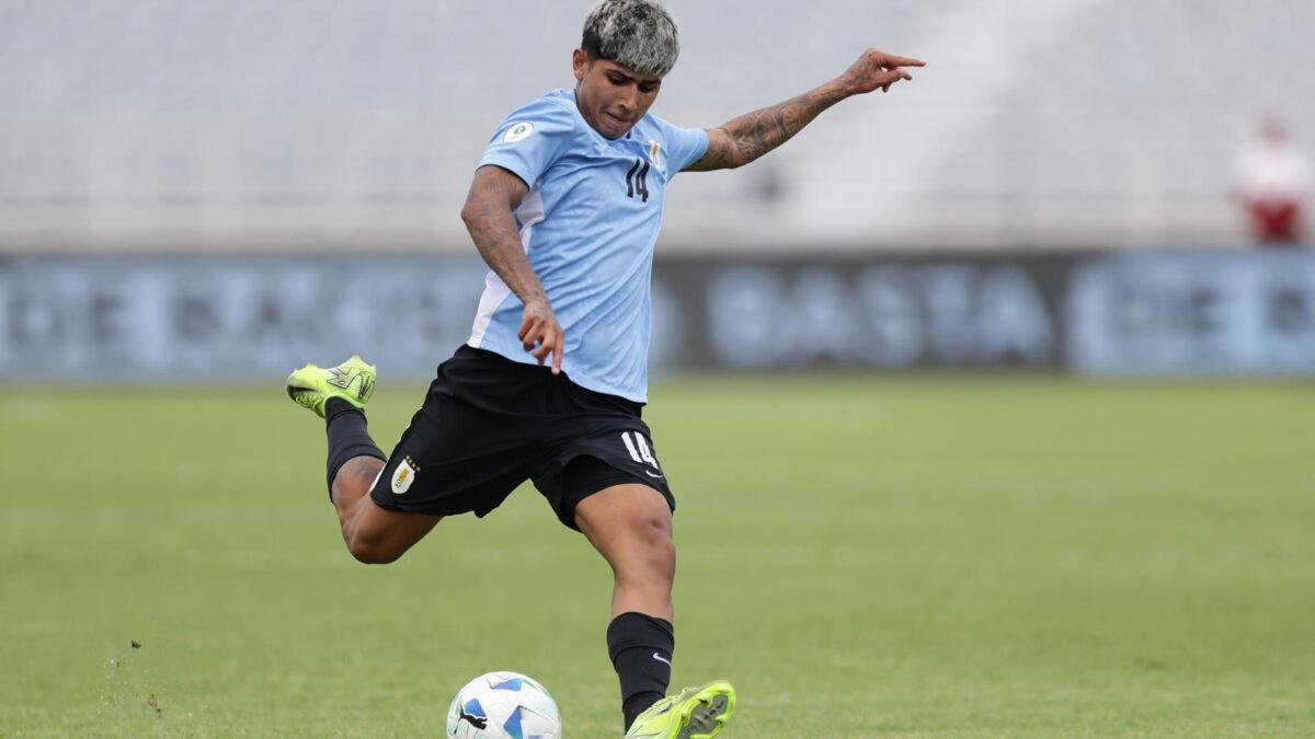 Botafogo formaliza proposta por Mateo Peralta e busca liberação antecipada do meia uruguaio